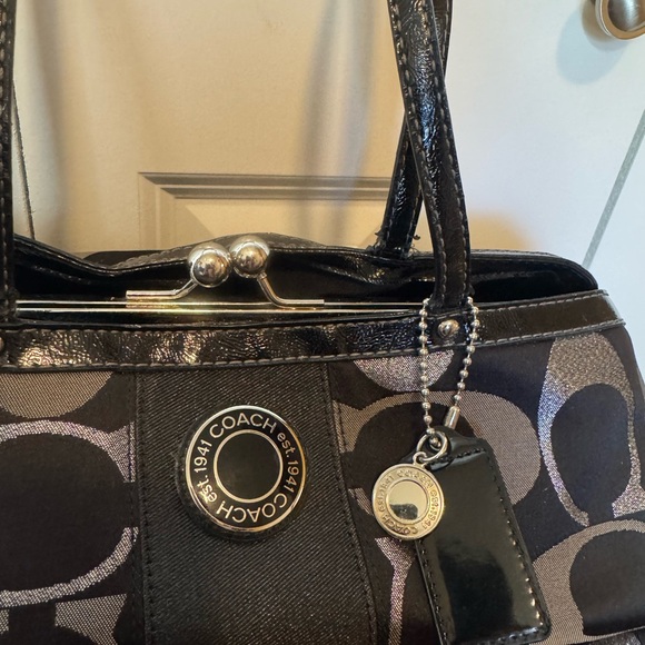 Authentic Coach F20427 Signature Kisslock Tote Black Gray Patent Trim - Picture 2 of 8